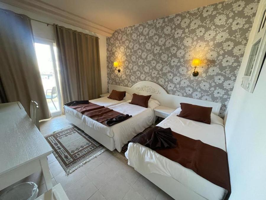 Chambre triple élégante avec un balcon au Soviva Resort